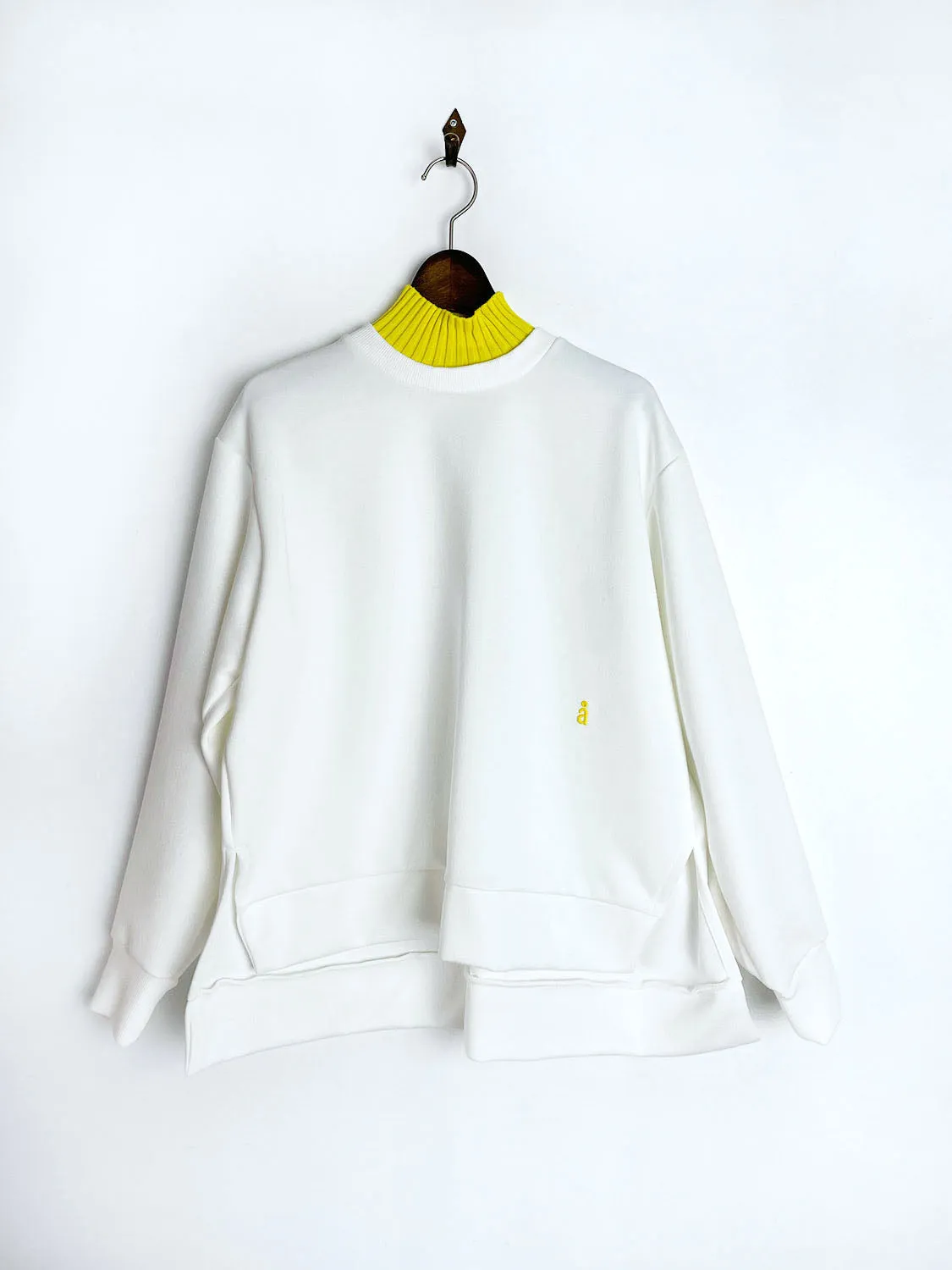 någonstans layered-neck pullover